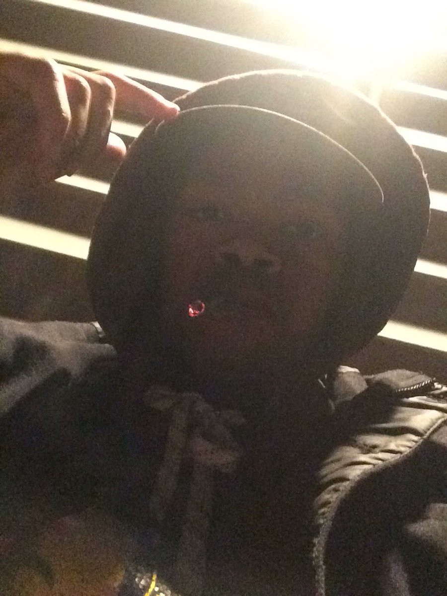 black_drai_1637's tweet photo. Lit spliff and @MARKOSTATS blasting in my cold ass backyard.
#TUpTuesday https://t.co/X0ZXohJKdx