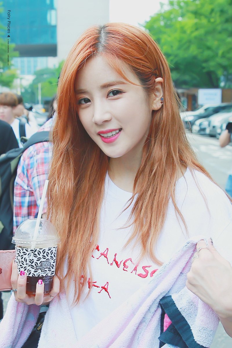 _chorongchan_'s tweet photo. チョロン の グッズ トレカ などなんでも検討しますのでApinkリリイベ大阪会場にて譲ってくれる方居ませんか （ ;  ; ）

リプかDMください ( ¨̮ )︎︎❤︎︎ https://t.co/wUgVff0cqa