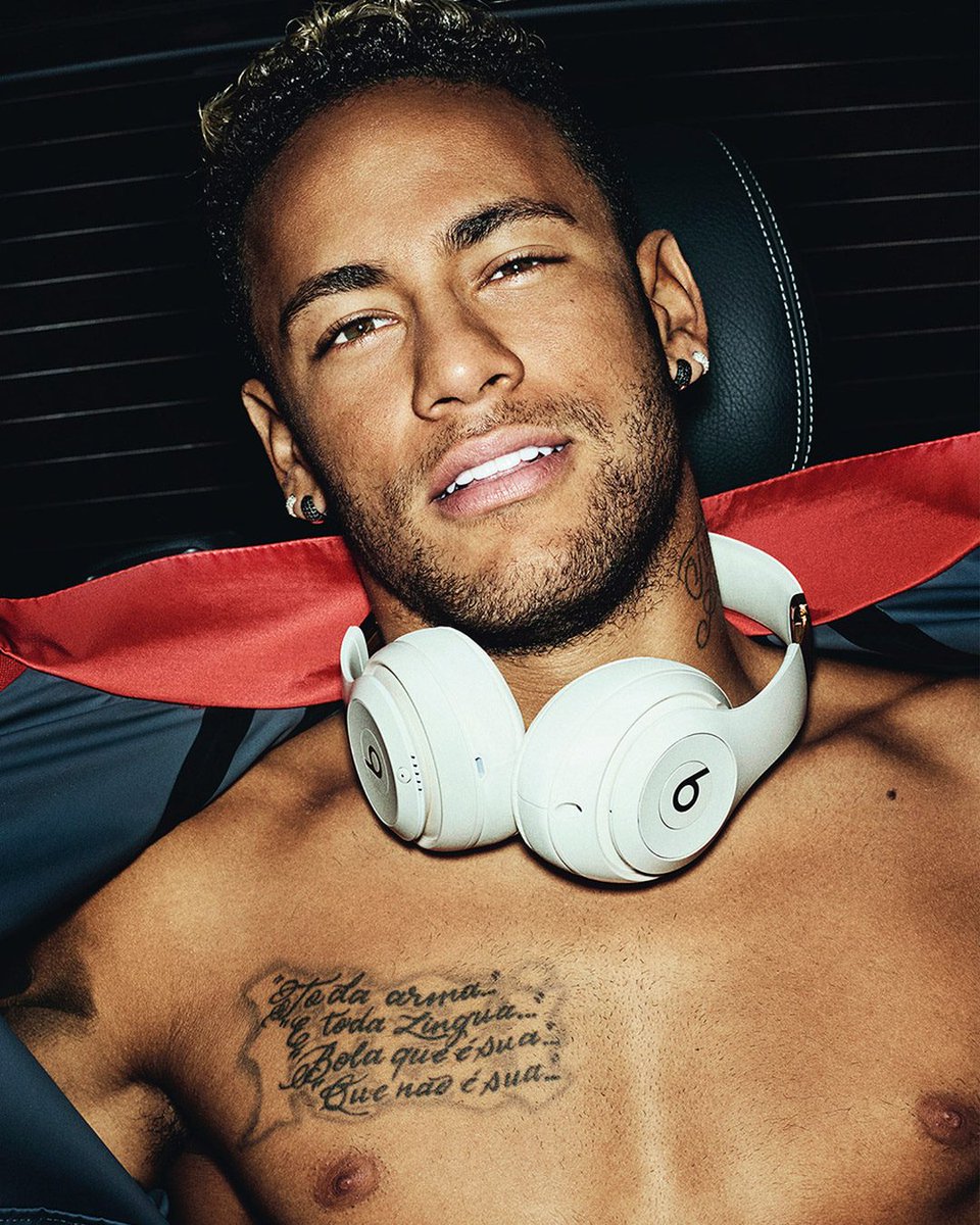 Beats By Dre Japan Sur Twitter 巨匠マリオ テスティーノが ネイマールと Beatsstudio3wireless を撮影 写真をもっと見るには Uk発の雑誌 Man About Town の最新号をチェック ヘッドフォンはここからゲット T Co Rgaiy5arsh T Co