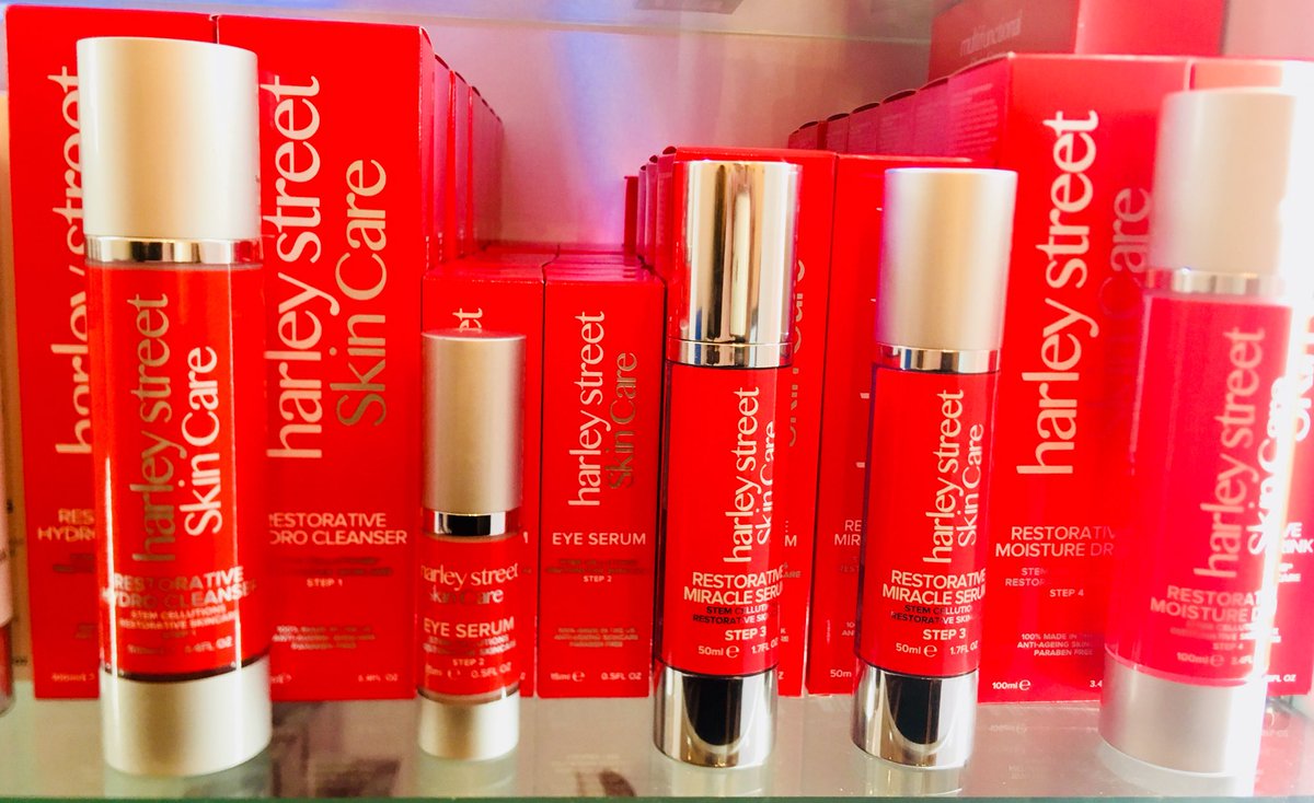harriet_thorpe's tweet photo. @harleystskin thank u for the facial #WonderfulSkinProducts I maybe the Wicked Queen but she’s going to have lovely soft youthful skin!!!! #PantoReady https://t.co/Dsxh8Z5823