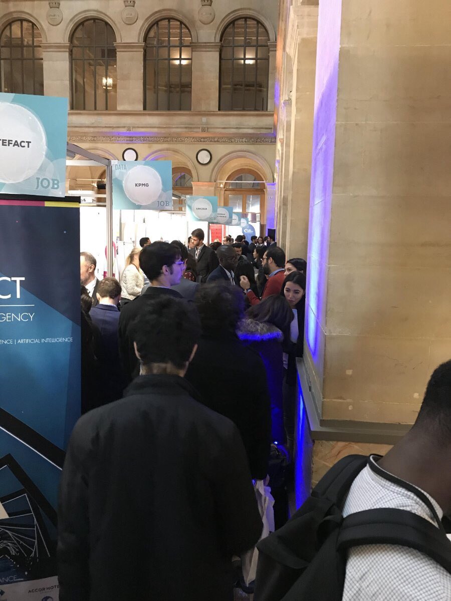 ITNOVEM's tweet photo. Day 2! #Datajob2017, Aujourd'hui nous sommes accompagnées de Frédéric Bègue et d’ @HeloiseNonne pour vous en dire plus sur nos projets #BigData . Rdv au palais Brongniart jusqu'à 18h #ITNOVEM #GroupeSNCF https://t.co/0DE5XgnN0N