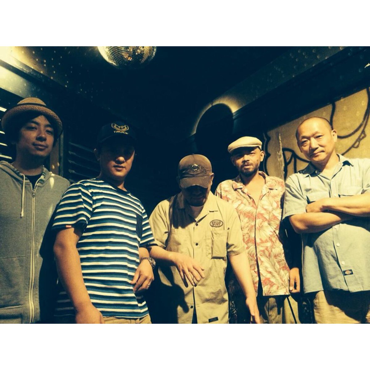 FunkBox2's tweet photo. 気に入ってる写真。
#ダブルサイダー #青山蜂 #5DJs https://t.co/hqtYMXFqks