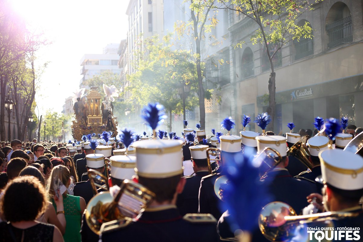 En el día de la festividad de la Música, queremos felicitar a todos y cada unos de los componentes que con su trabajo y esfuerzo ponen la banda sonora a nuestra Semana Santa, luchando por un patrimonio inmaterial que da vida a la ciudad y a sus jóvenes.
Felicidades!!💙