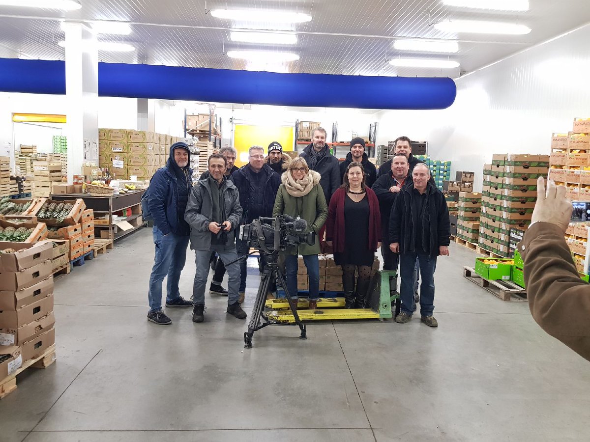 Le clos du bio va passer à la télé !!  Mercredi 6 Décembre sur france 3 à 23h15 sur l'emission "Enquête de région" reportage sur le futur nouveau MIN de nantes !!  Nous voici avec l'équipe de france 3