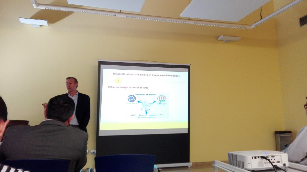 Cristinamapfre's tweet photo. E-commerce como vía de internacionalización con #DHL  en #IMEXAndalucia @iesromeroesteo @FP_eel11 @MarketTeacher https://t.co/QozHnitOZo