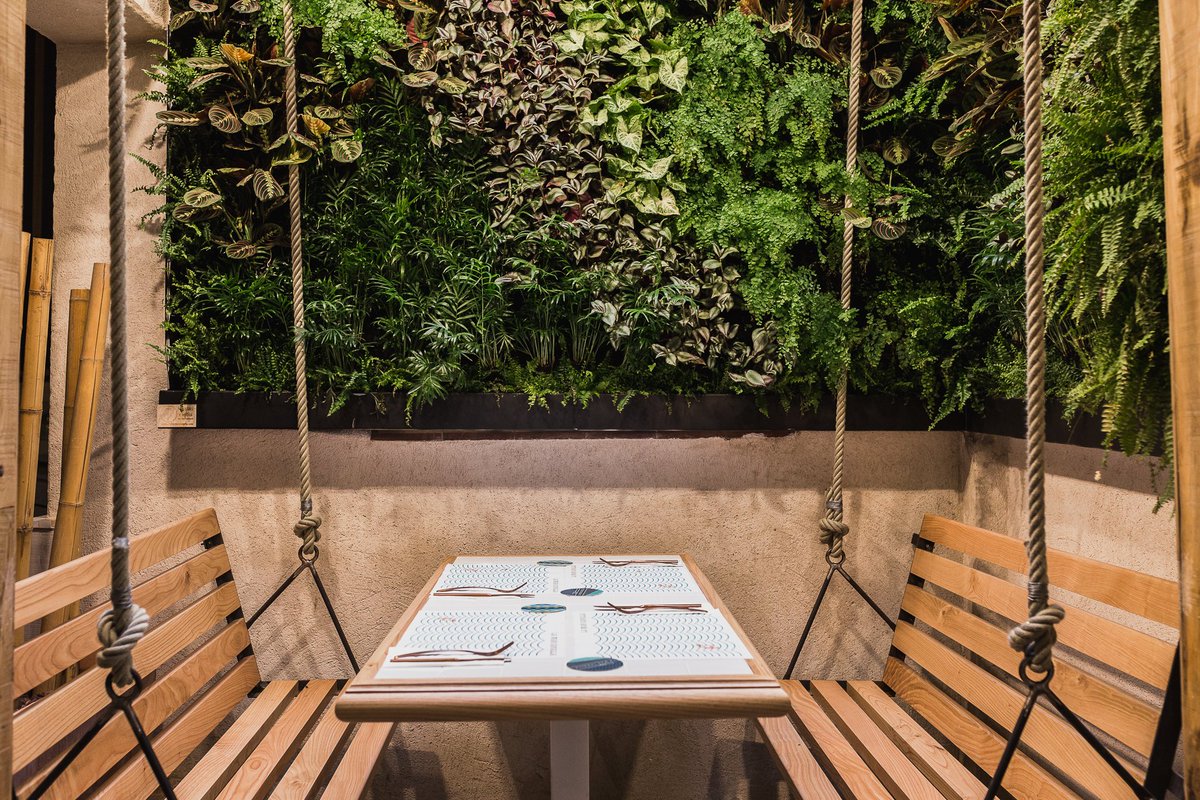 Es el momento de disfrutar de nuestras tapas marineras acompañadas de los mejores vinos #LaMarCanalla #TDSGastro #foodporn #Sevilla