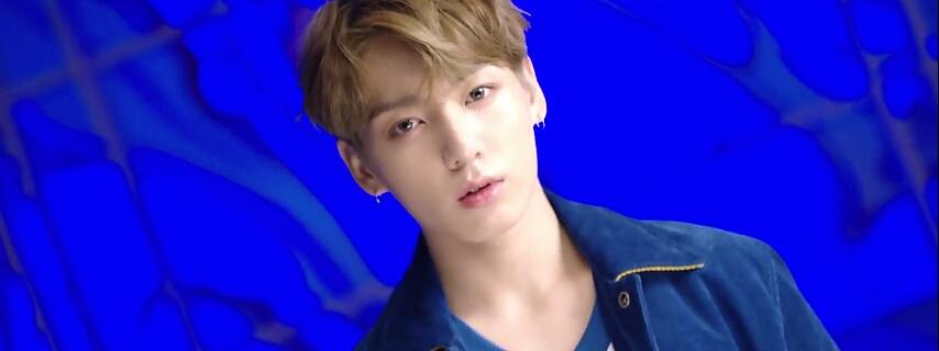 Jeonkook002's tweet photo. One of my weakness? His eyes and his stares https://t.co/CkT5DWi5EC