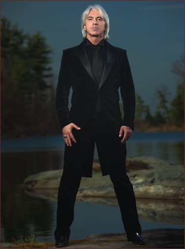 CharlieC2M's tweet photo. Прощай навек... Tristesse et désolation de voir partir l'un de nos plus fantastiques chanteurs et artistes https://t.co/4druJEdvPP Magnifique Dmitri Hvorostovsky https://t.co/6c7uioM9rv