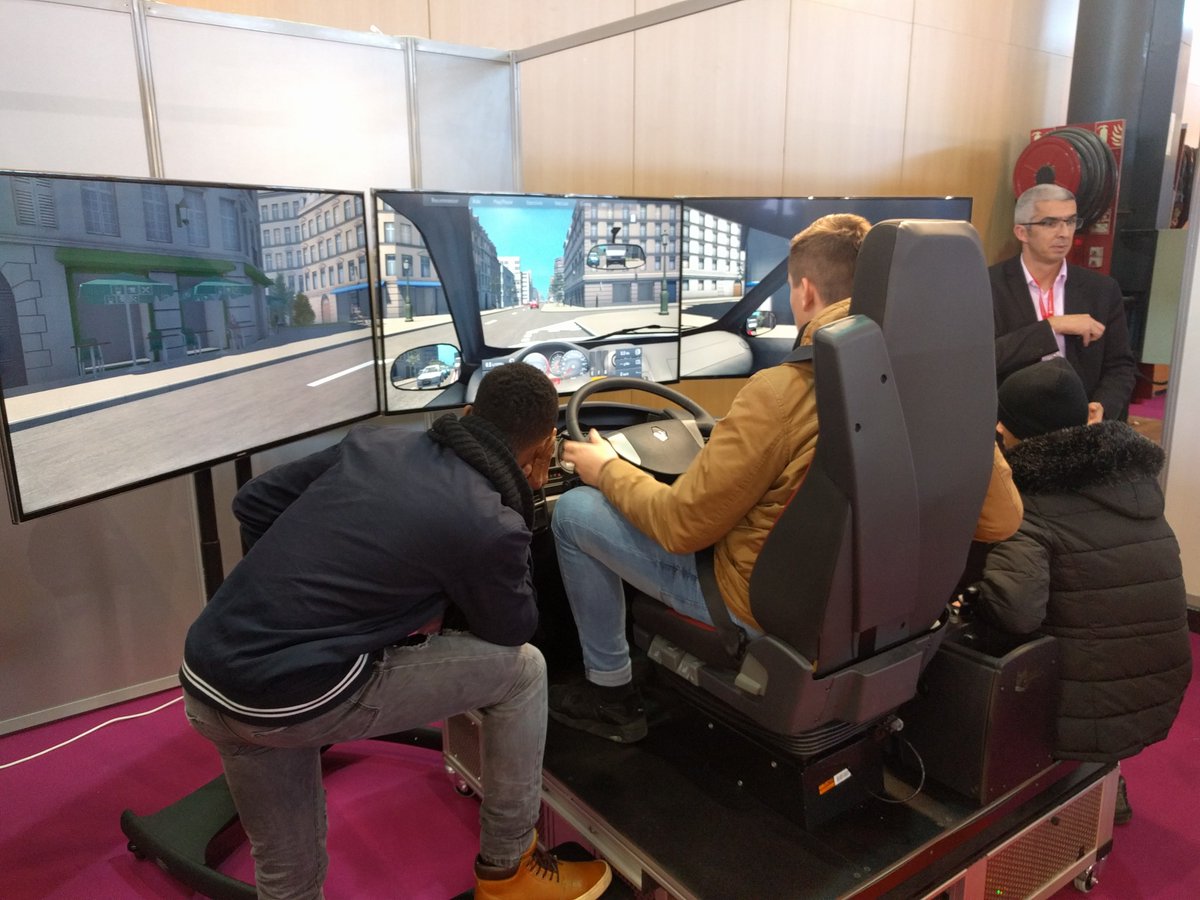 IFRAC's tweet photo. #Solutrans jour 2 #IFRAC
Notre simulateur attise la curiosité des visiteurs ! Venez le tester directement sur notre stand 6W090 jusqu'à la fin de la semaine.
Nos formateurs vous guideront sur la bonne voie ! https://t.co/zcbiE1NohL