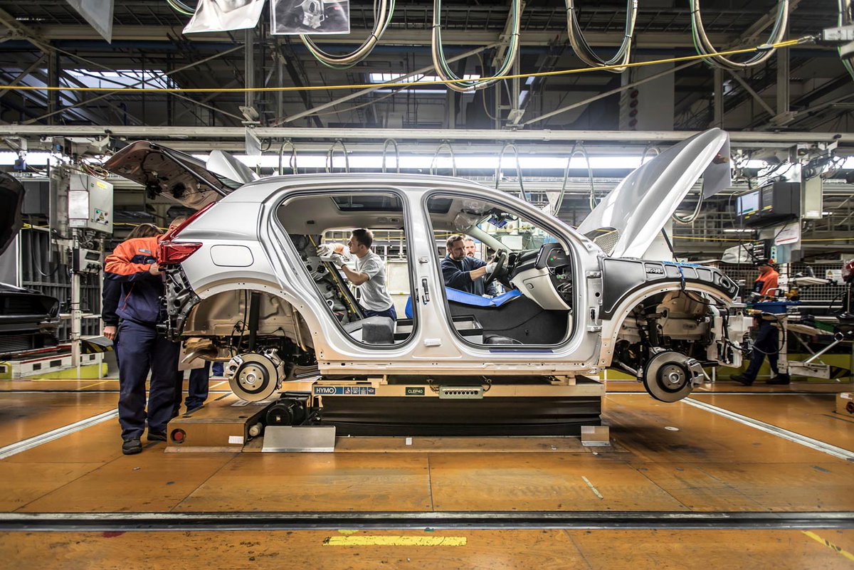 leaseav's tweet photo. Eerste in serie gebouwde Volvo XC40 vandaag van de band. #Volvo #XC40
https://t.co/0qbBIAivfA https://t.co/hYvF0z3kwW