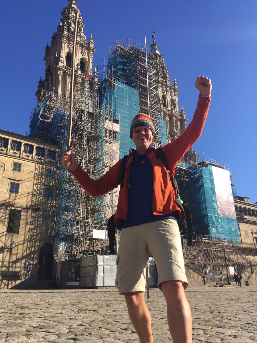 JoostCallens's tweet photo. Na 89 dagen stappen #Compostela bereikt. Wat een bijzondere ervaring. Zo blij en gelukkig dat ik dit heb kunnen doen. Een rugzak vol mooie souvenirs breng ik mee https://t.co/NofzLa3lhC