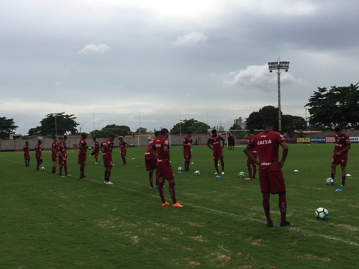 Bom dia, comunidade!! Dia começou forte aqui no Dragão. Primeiro treino físico e logo na sequência o tático comandado por JP Sanches. #VamosDragão #ACG