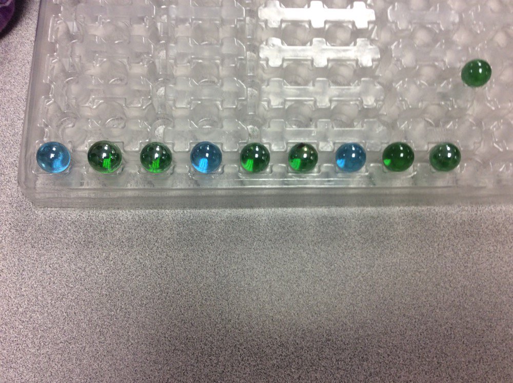 K3Kinders_HW's tweet photo. Our friends have been creating different patterns using marbles! "Look! It goes blue, green, green"-O.F https://t.co/pYIoJ9NWaJ