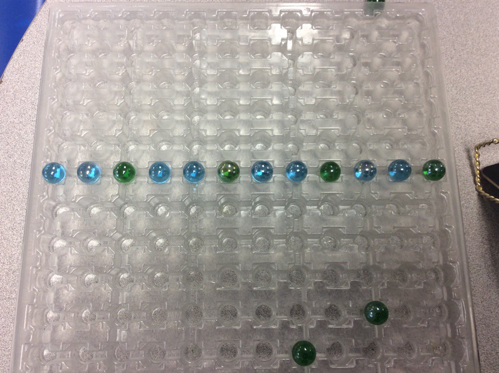 K3Kinders_HW's tweet photo. Our friends have been creating different patterns using marbles! "Look! It goes blue, green, green"-O.F https://t.co/pYIoJ9NWaJ