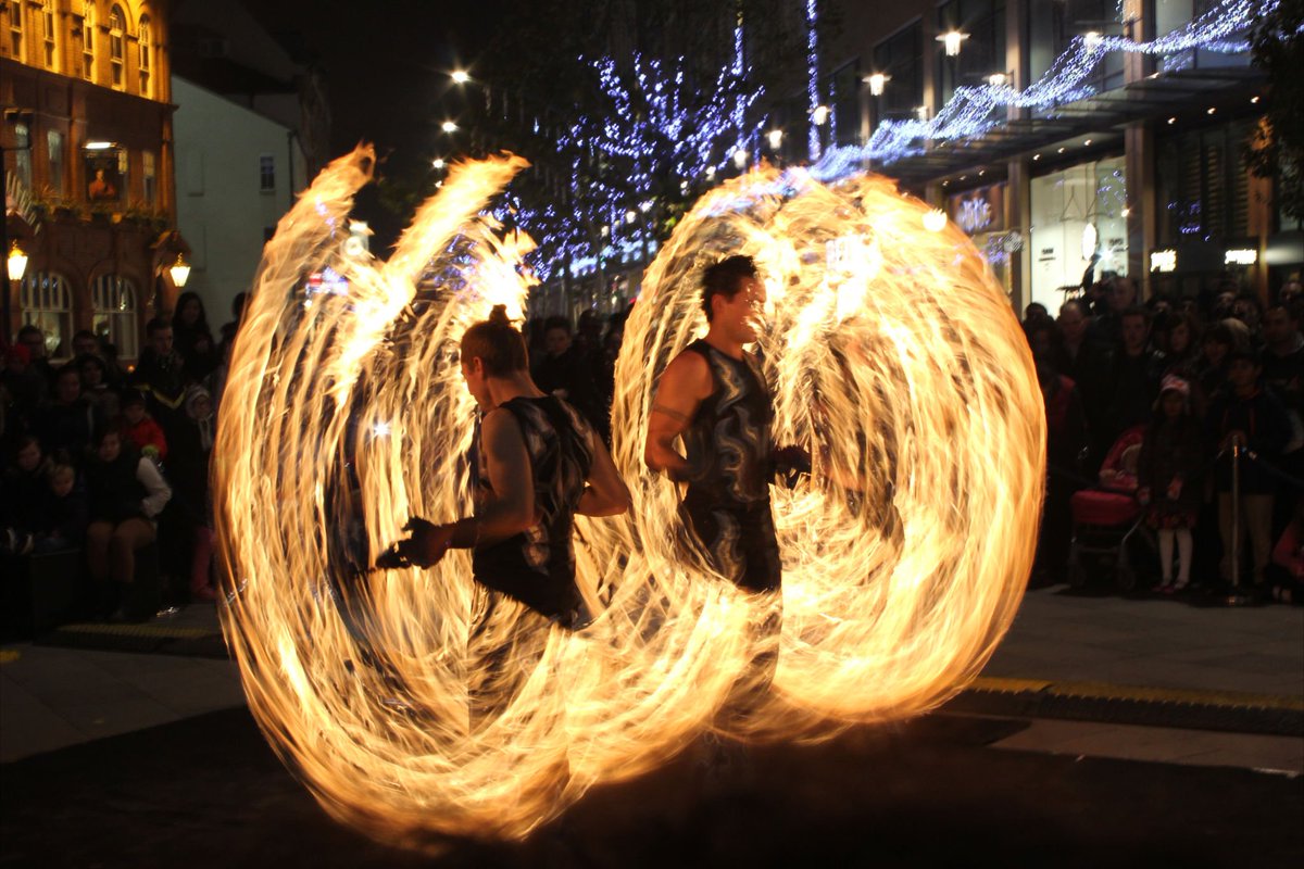 BellSquareLDN's tweet photo. #FlameOz Fire Show, UK’s premier fire act thrilling over 1000 audiences so far, see it Sat 16 Dec, 4pm &amp; 5pm https://t.co/TJnhj7j43A https://t.co/ZF3oxcPbhO