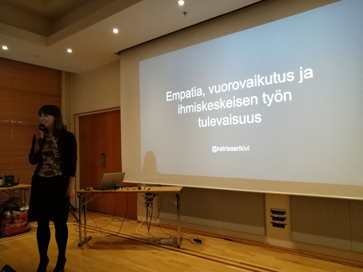 MikaSuutari's tweet photo. Mielenkiintoinen ja ajankohtainen aihe kehittämispäivän aluksi @katrisaarikivi . Nyt korvat ja silmät auki! @TurunAMK https://t.co/FAhEfpcX0b