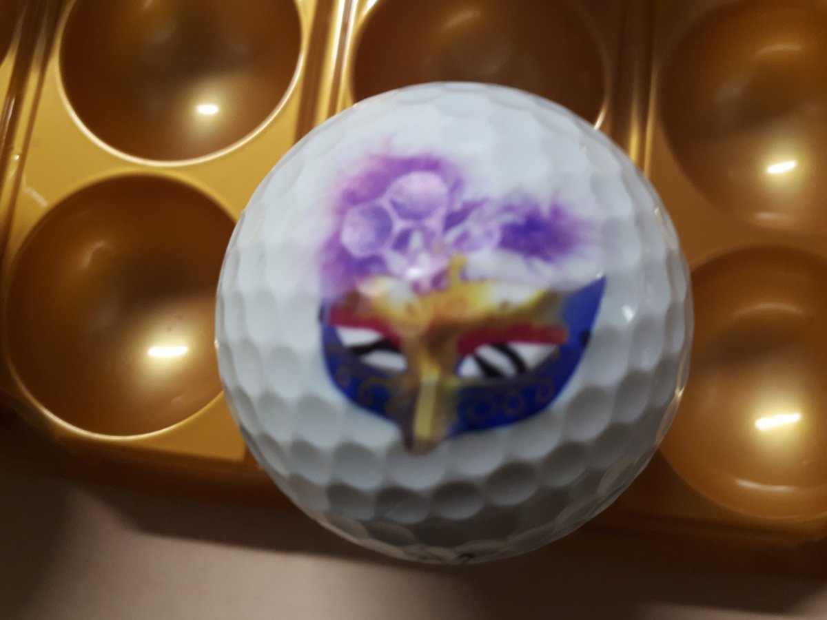 GolfPelotas's tweet photo. Inpresión directa en pelotas de golf tecnologia Uv.#golf #regalosgolf #golfmadrid https://t.co/DbduiLstrr
