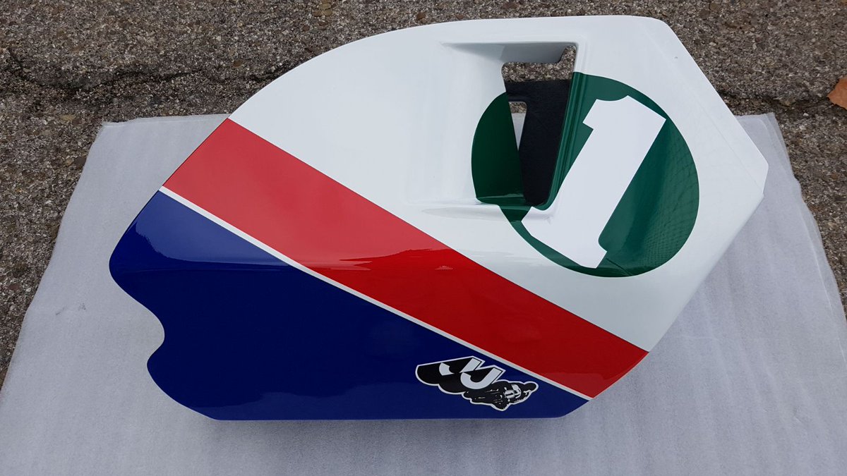 CHOLLOMOTO's tweet photo. Pintura y rotulación Moto 2000.
#pinturademotos #motos #motogp https://t.co/jI815ZmA5q