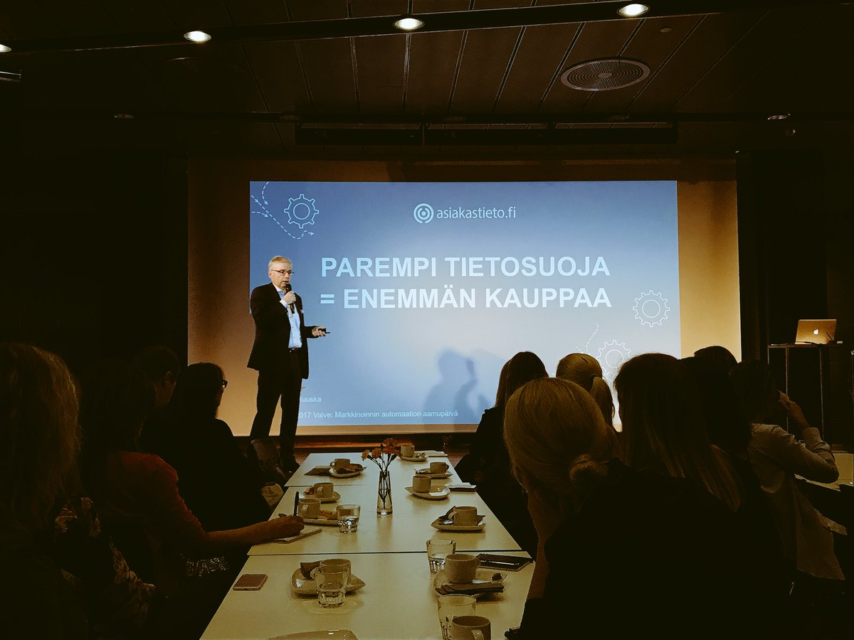 mikkorindell's tweet photo. Tulin @valve_fi aamiaissemmaan ilmaisen aamupalan lisäksi ennen kaikkea @Asiakastieto:n Jukka Ruuskan GDPR-tietoiskun takia. 🙂
Avausslaidi herätti.🤔 #valvelive #valveunited #markkinointi #myynti https://t.co/O25RNnRXxl