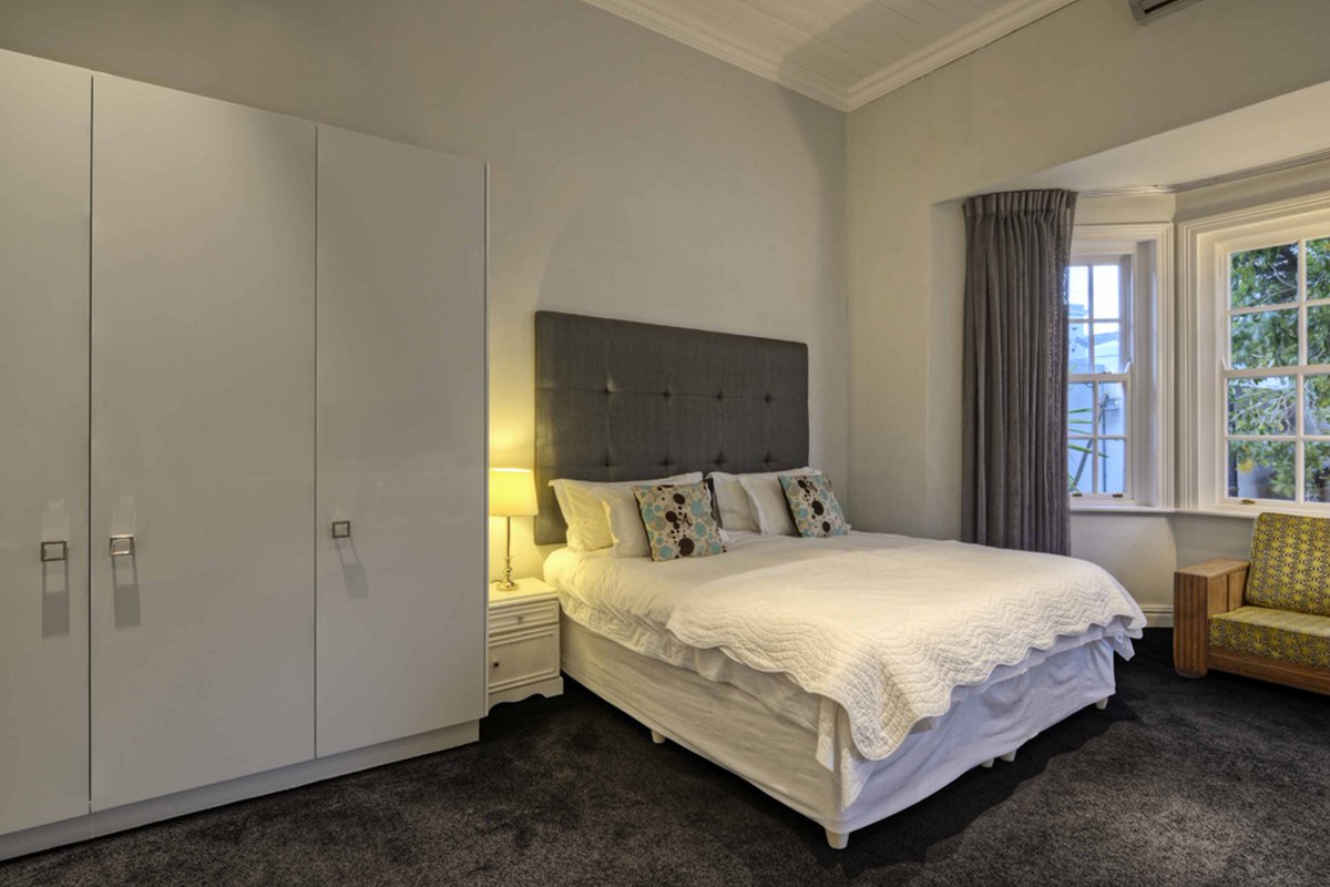 ThreeHotel's tweet photo. Catch the fattest worm with our #2018Winterpaystay #staylongerpayless https://t.co/qWHqUptWjq https://t.co/urnzhFxkgq