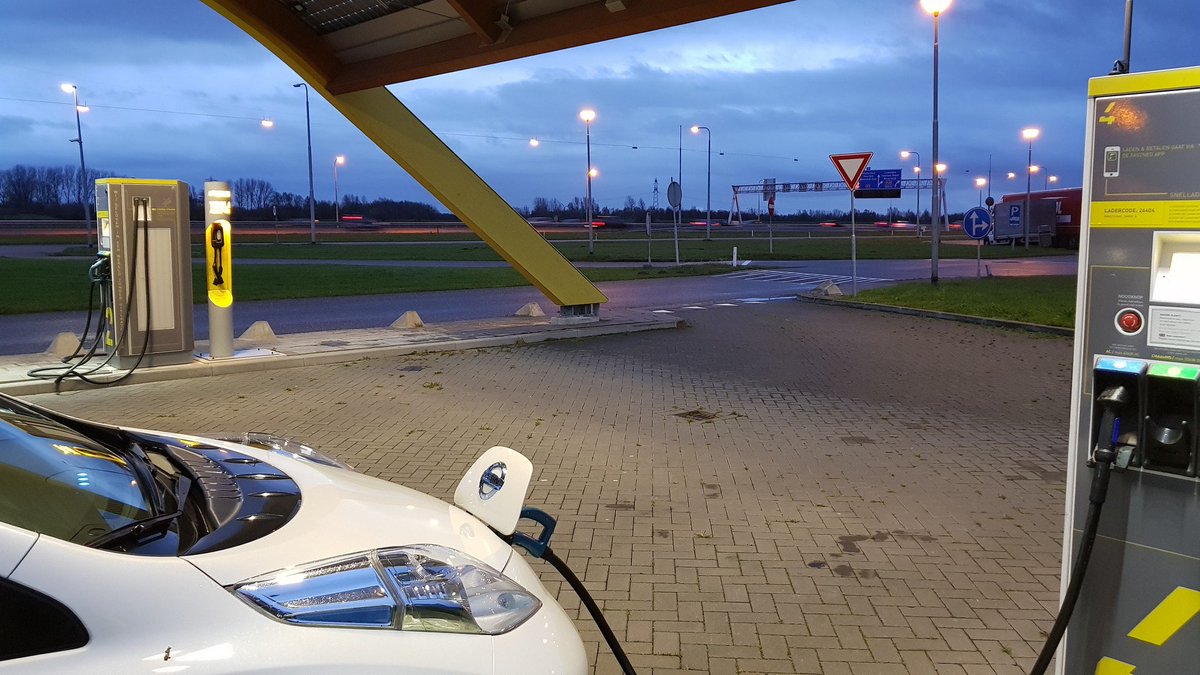 autokioskprof's tweet photo. Ik ben een laadanalfabeet. https://t.co/VP8vlFWgRD #laden #snellader #fastned https://t.co/uAbTptz7NS