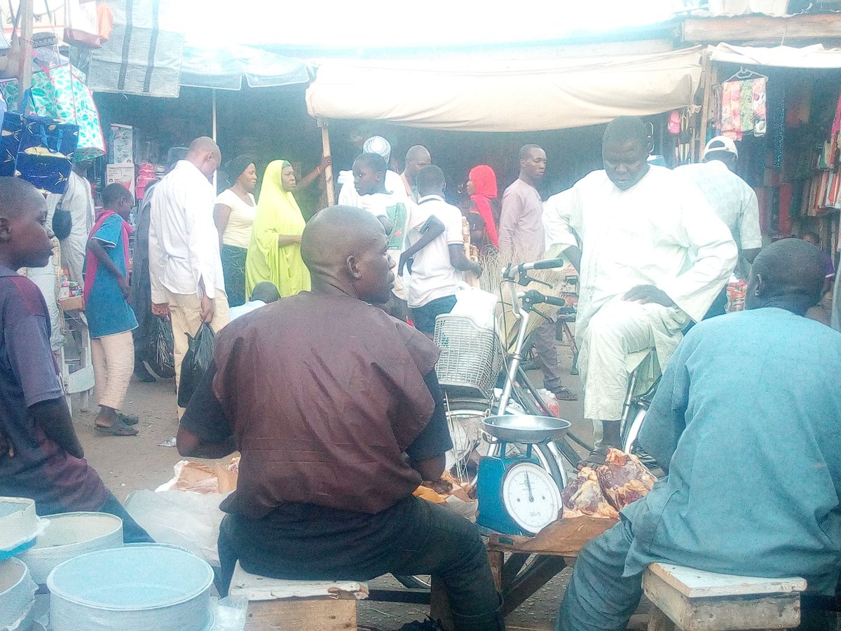 Habuhk4's tweet photo. The resilience nature of Borno people. People defying all odds to continue their normal life. More on Sights of Maiduguri Monday Market. Sign that peace is back and settled ๐ in Maiduguri #NotAnotherNigerian @Neieffellows #UntoldstoryofNortheast #CVE #NERebirth @alkayy https://t.co/OfqHkrj4XE