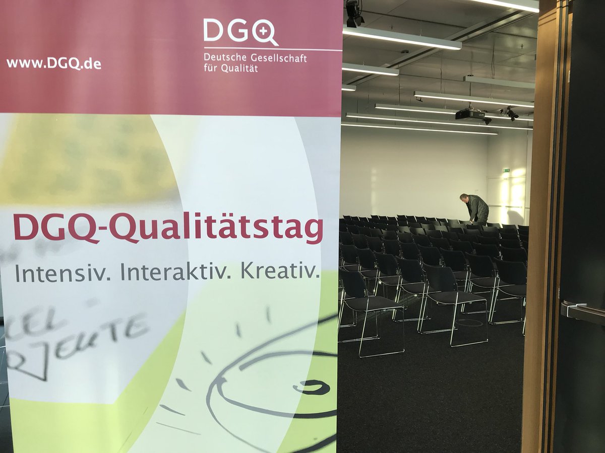 StormDGQ's tweet photo. In eine Stunde geht‘s los #qtag17 @DGQffm Die 380 Plätze füllen sich noch. 😎 https://t.co/BHJ4HV3brB