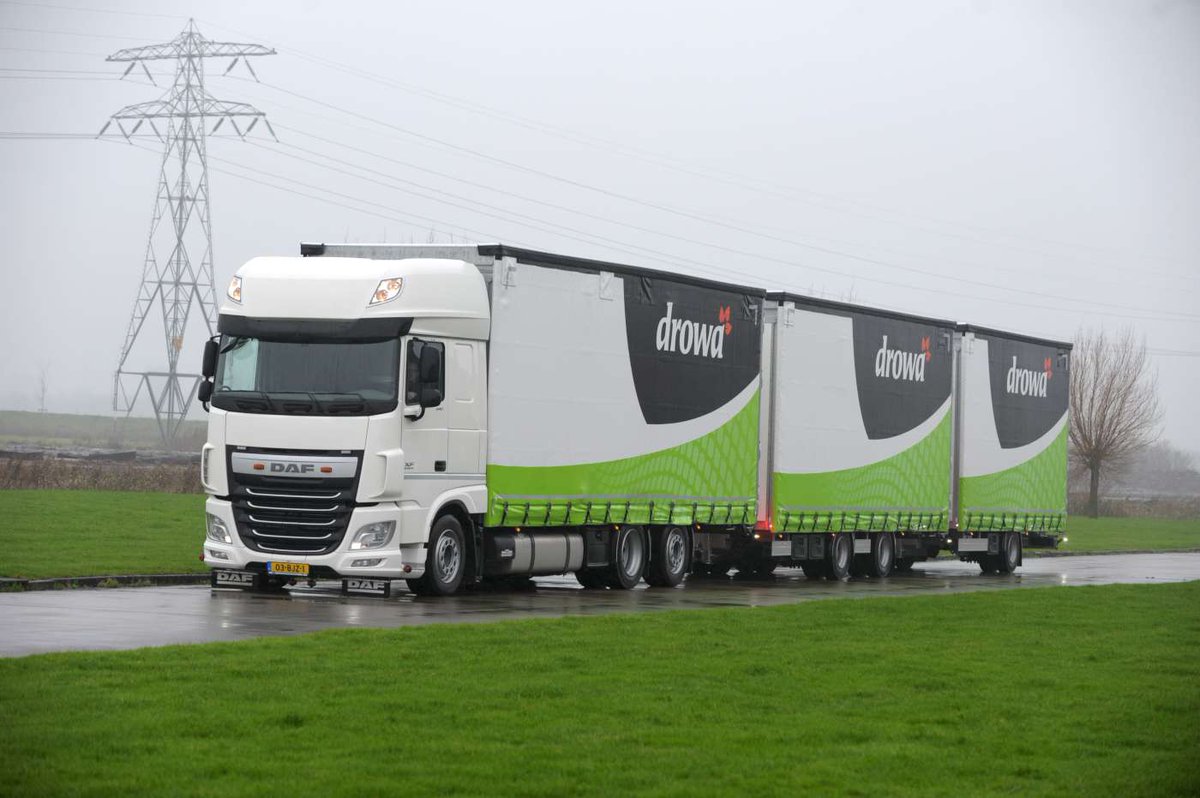 RikWerner's tweet photo. #Drowa Vloerisolatie zet een megavolume #LZV-combinatie in voor het vervoer van isolatiemateriaal. Onlangs leverde @DAFTrucksNV dealer #bsf een #DAF XF 440 bakwagen af die als basis dient voor de LZV. #FAN #LowDeck https://t.co/UJzewIYq8V https://t.co/bp8uEkfpLk