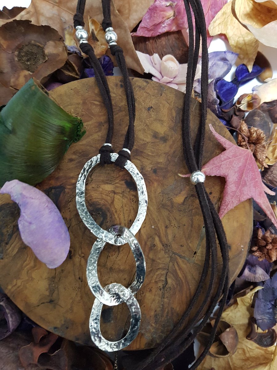 Lolandsilver2's tweet photo. NUEVA COLECCION!! #Boho
Collar de Cuero y Plata Texturizada #HechoaMano
#PlataArtesanal #Silver #Leather #CraftSilver #Handmade https://t.co/KK7hBQGQe4