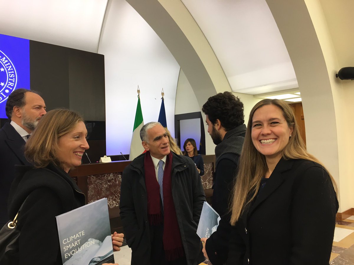 Confagri_ANGA's tweet photo. 21-11-17 presentazione #ClimateSmartEvolution #giovanidiconfagricoltura presenti, #angacè!!! https://t.co/83r7g0tmOm