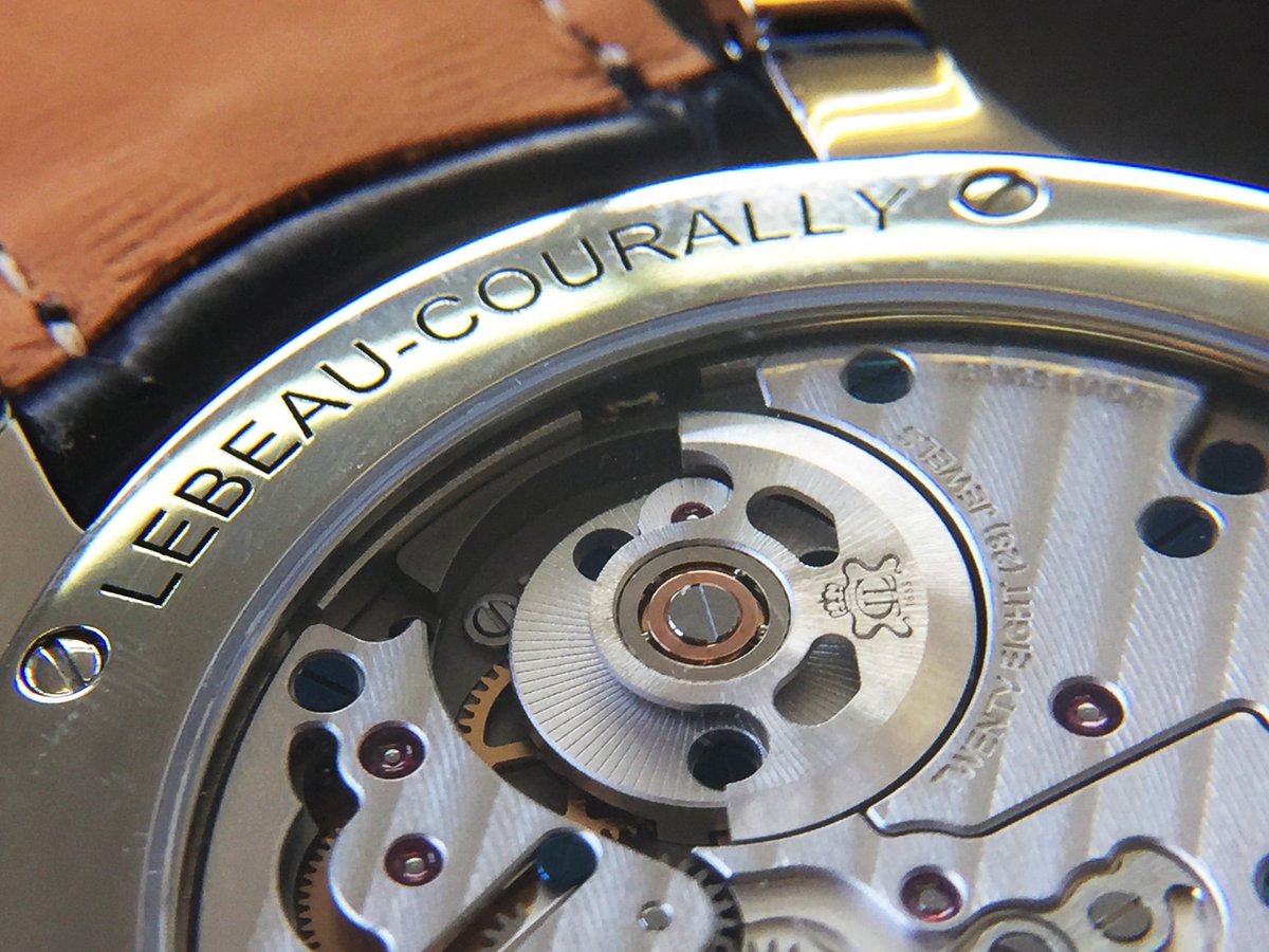 How many brands can display such a close-up ? Very, very few : this is our own, manufacture, micro-rotor caliber. Extra thin, high power reserve, automatic and exclusive to Lebeau-Courally ! Only for connoisseurs...