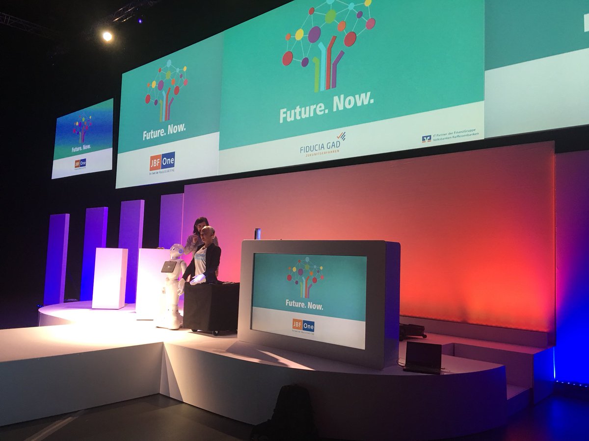 ralfschmid's tweet photo. Letzte Vorbereitungen für die #jbfone17 #jbfone2017 https://t.co/dVRQsWUqP9
