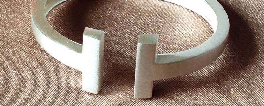 shelinamm's tweet photo. If you love contemporary jewellery or know someone who does, this gorgeous cuff is one of the many perfect gift ideas for you Wednesday 29th Nov @TrippetsBar. Don't miss this! 29th Nov, 5 - 8pm.
#sheffieldissuper #sheffafterfive #independentretailer #livemusic #gin #giftsforher https://t.co/p5mK992IyO