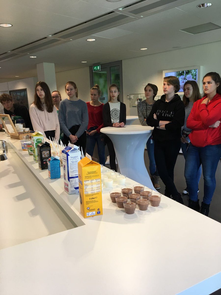 Future_Proef's tweet photo. Tijdens de Week van de Levensmiddelenindustrie zijn er 230 middelbare scholieren op bezoek geweest bij 11 locaties van @FrieslndCampina . Het was een groot succes! #Future_proef #FNLI_nl #PCPT #levensmiddelenindustrie #procestechniek https://t.co/ISpjBlMAxH