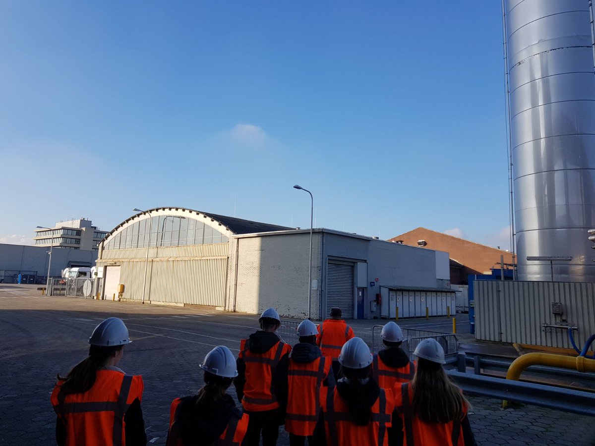 Future_Proef's tweet photo. Tijdens de Week van de Levensmiddelenindustrie zijn er 230 middelbare scholieren op bezoek geweest bij 11 locaties van @FrieslndCampina . Het was een groot succes! #Future_proef #FNLI_nl #PCPT #levensmiddelenindustrie #procestechniek https://t.co/ISpjBlMAxH