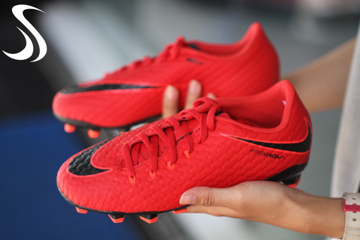 Nike NikeHYPERVENOM Phantom FG Men's Football Shoes