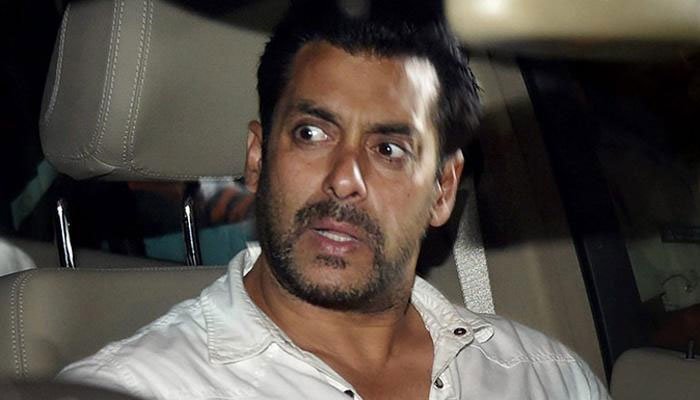 rnapoint's tweet photo. Agra university awards BA degree to 'Salman Khan', and he just manages to pass
Read @ https://t.co/3Jtv4rDLCe
#AgraUniversity #SalmanKhan  #BachelorOfArts #AmrataSinghMemorialDegreeCollege #Gismaark #rnapoint https://t.co/YZ8OndLuIz