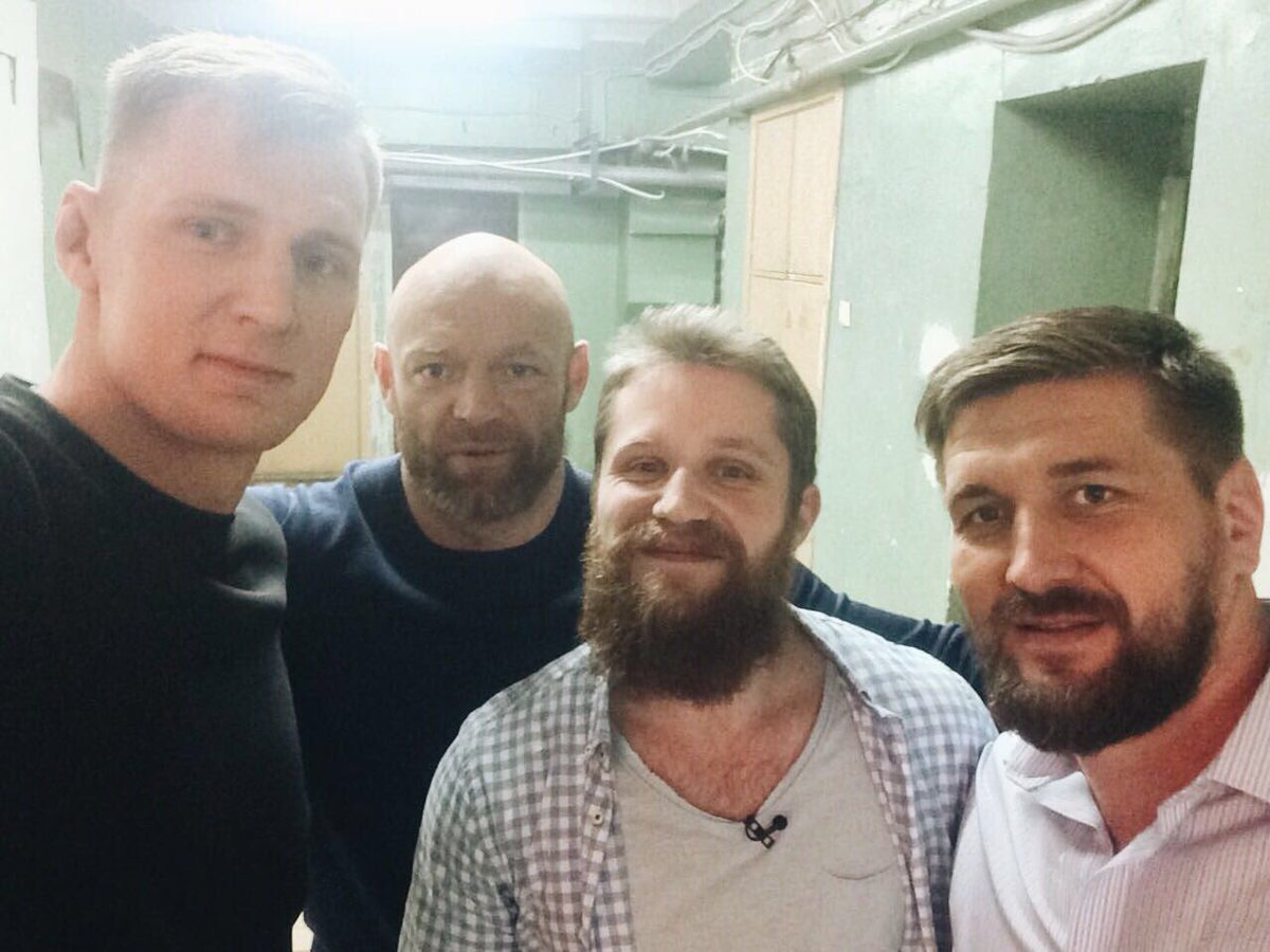 А #интрига все растёт;) Но собрать в студии @AlexDragoVolkov и @MinakovVitaliy - done)
Любители единоборств оценят) #всенаматч 😂 https://t.co/EiWomO0QF1