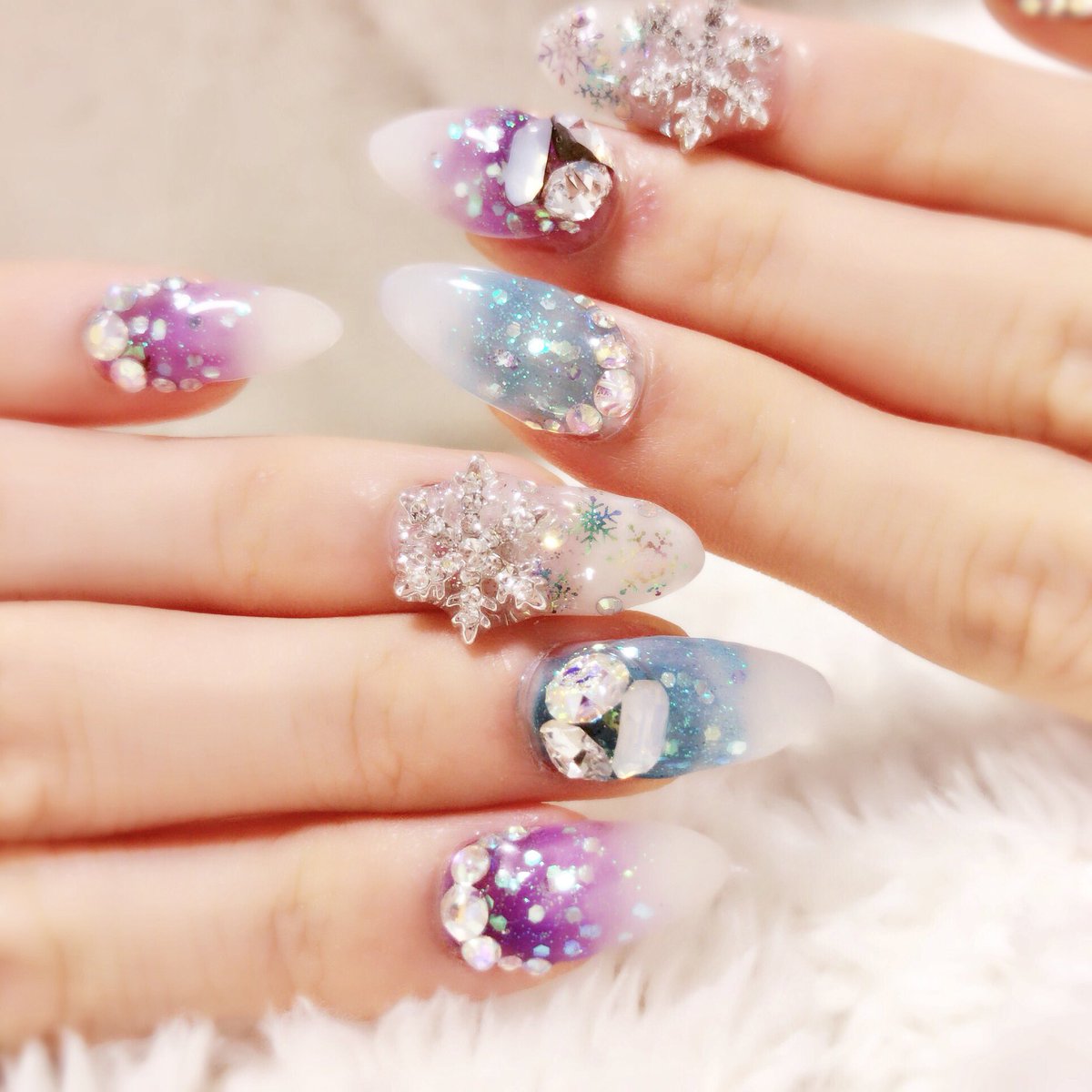 新しいネイルちょーかわいすぎ❣️