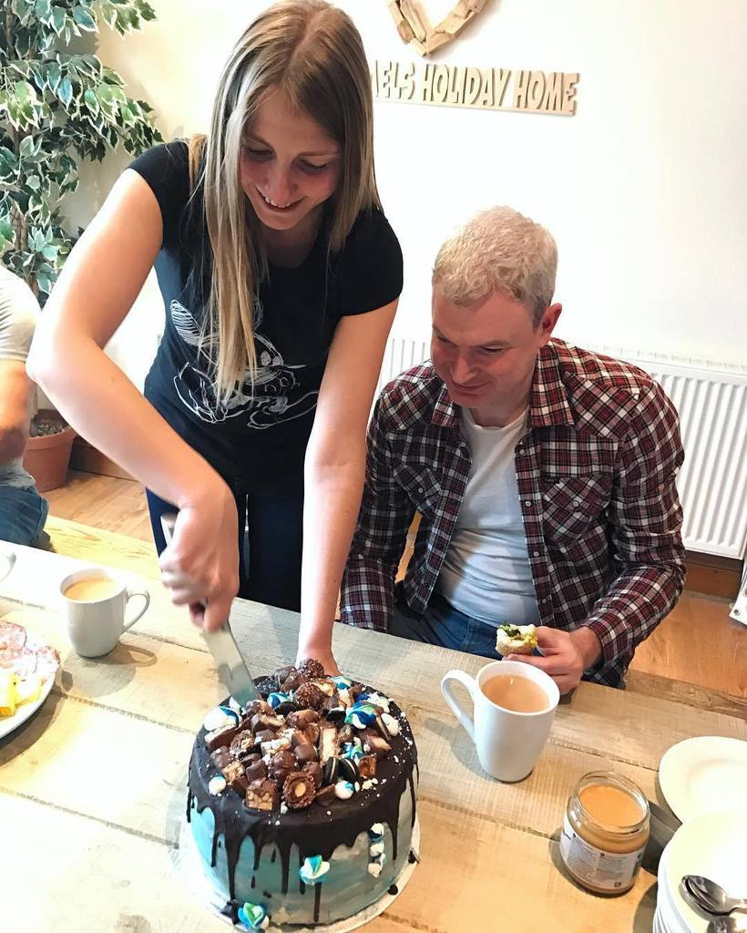 HadarDesserts's tweet photo. It brings me joy to see customers’ happy faces ! Я так рада что могу подарить улыбку своим любимым заказчикам. Вот такой вышел Сникерс торт на 10 человек. Хватило на 3 дня :)) @svetachops #orderacake #birthdaycakelondon #meringue #foodgasm #homemade #cak… https://t.co/zx9YEETCDk https://t.co/rSnbRzwWhA