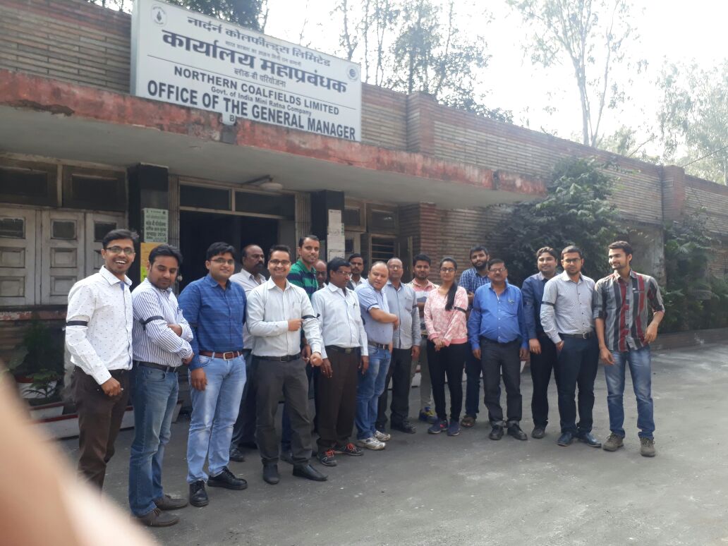 SumitPa32951908's tweet photo. Executives of NCL Block-B project wore black ribbon to showcase their discontent against pay anomaly.
#RemovePayAnomalyCIL 
#PMOIndia 
#coalministry https://t.co/mRYTKupOaO