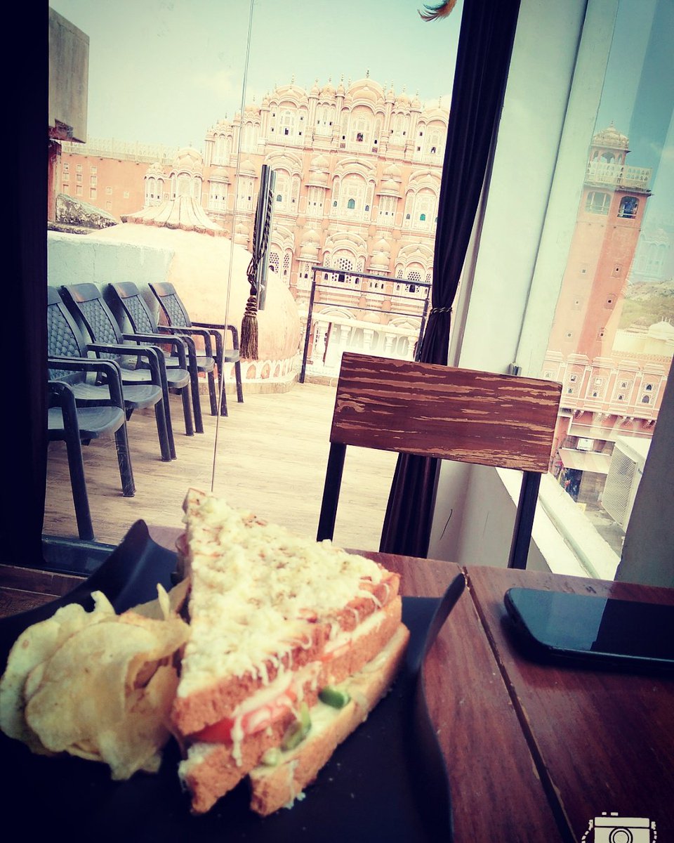 Stfunleashed's tweet photo. This cafe in Jaipur serves you great food and fulfills  your #wanderlust at the same time with the best view in the city.
#hawamahal #jaipur  #rajasthan #food #foodporn #foodie  #yummie  #travel #traveling  #traditional #stfu #restaurant #lunch #luxury #bread #dawn #stonertravel https://t.co/iDSHGbTdfg