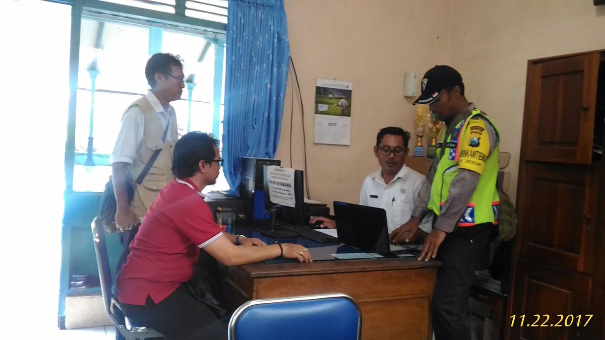 Kholis_Romlee's tweet photo. Giat Hari ini
Koordinasi dengan Bhabinkamtibmas Jatiguwi dengan PTPKD 
Percepatan Progress RKP tahun 2018
#BhaktiPendampingDesa
@jokowi
@taufikmadjid71
@KemenDesa
@P3MDMalang
@nurahman_joko
@DewantoAndry
@ketutbalitar
@hendrokj1
@PDPLDSBRPUCUNG
@GSulistyo76
@najih_muhammad1 https://t.co/T2V9jb9VdW