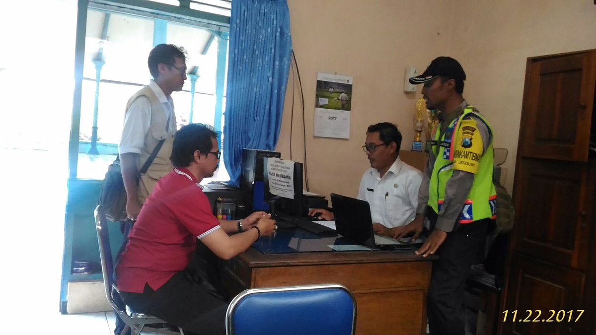 Kholis_Romlee's tweet photo. Giat Hari ini
Koordinasi dengan Bhabinkamtibmas Jatiguwi dengan PTPKD 
Percepatan Progress RKP tahun 2018
#BhaktiPendampingDesa
@jokowi
@taufikmadjid71
@KemenDesa
@P3MDMalang
@nurahman_joko
@DewantoAndry
@ketutbalitar
@hendrokj1
@PDPLDSBRPUCUNG
@GSulistyo76
@najih_muhammad1 https://t.co/T2V9jb9VdW