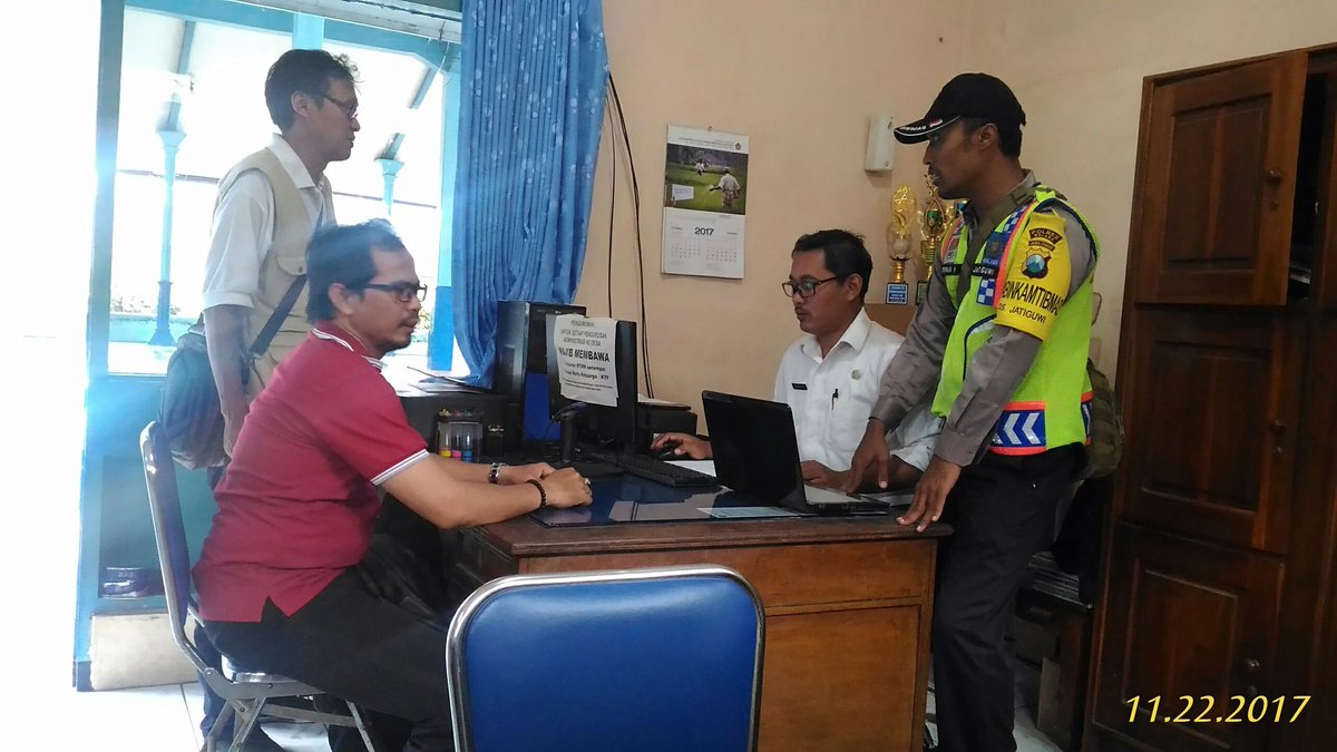 Kholis_Romlee's tweet photo. Giat Hari ini
Koordinasi dengan Bhabinkamtibmas Jatiguwi dengan PTPKD 
Percepatan Progress RKP tahun 2018
#BhaktiPendampingDesa
@jokowi
@taufikmadjid71
@KemenDesa
@P3MDMalang
@nurahman_joko
@DewantoAndry
@ketutbalitar
@hendrokj1
@PDPLDSBRPUCUNG
@GSulistyo76
@najih_muhammad1 https://t.co/T2V9jb9VdW
