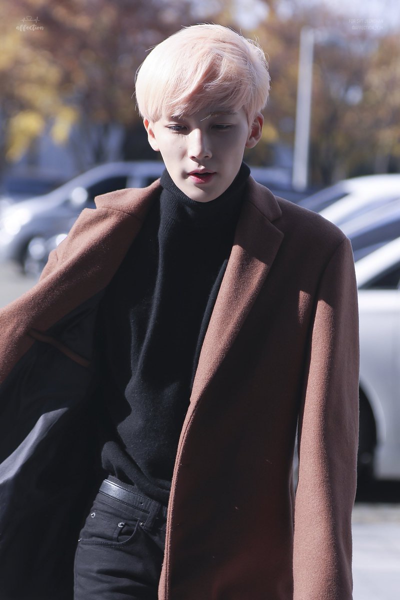 affection_YJH's tweet photo. 171115 컬투쇼 녹음 출근 #정한 #JEONGHAN #세븐틴 #SEVENTEEN - 세상을 넓게 빛내라❤️ https://t.co/VWI6LG9OMA