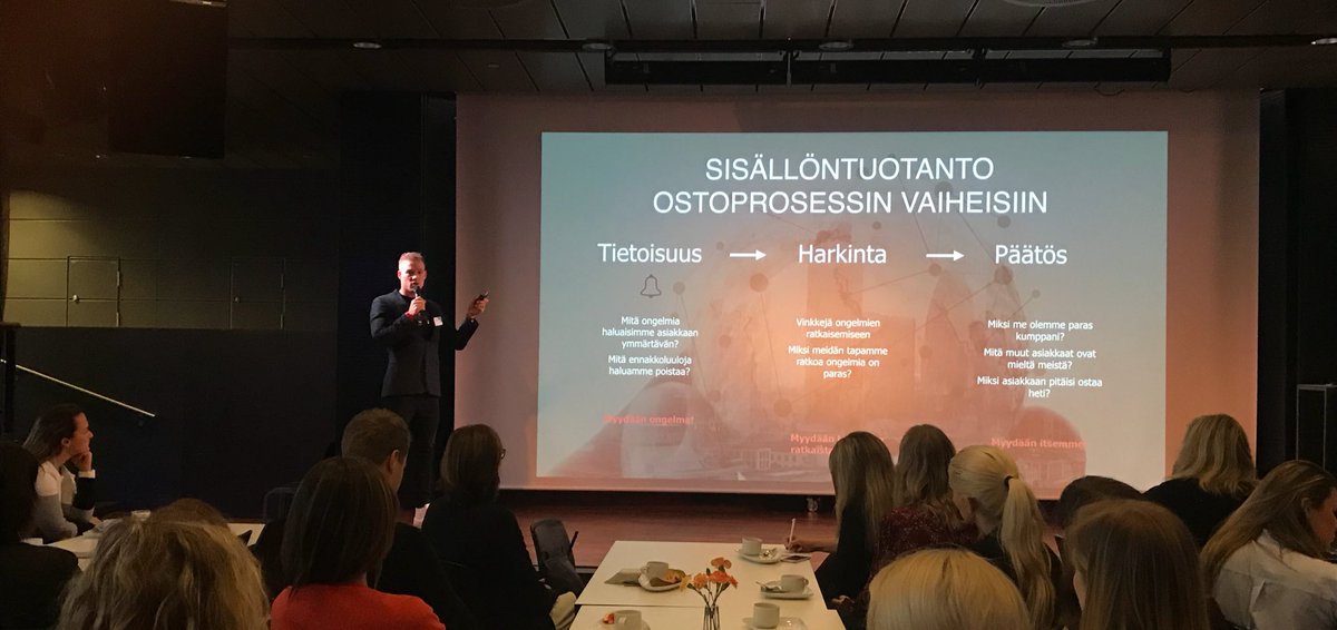 mikkorindell's tweet photo. Sisällöntuotantoa ostoprosessin eri vaiheisiin kannattaa lähestyä @baronatome:n mukaan ”päätös”-vaiheesta. Sen jälkeen luomaan tietoisuutta. #valvelive #markkinointi https://t.co/umUTE1lSFF