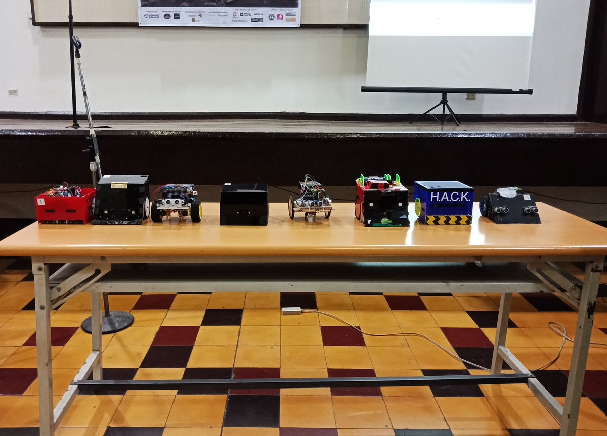 uperg's tweet photo. The participating robots for the test for intelligence are now ready.
#RevRobo #Synergy2017 https://t.co/zK6fRW8j71