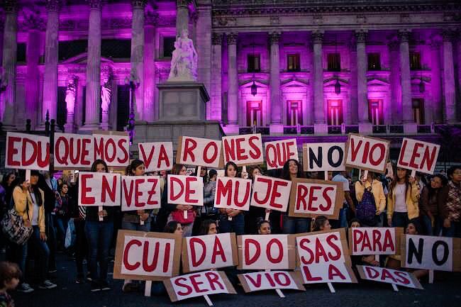 IsaMastro's tweet photo. Ojo, que aquí “el orden de los factores si que altera el resultado final”... 

Queremos ser libres, no valientes!!! 

Buenos días Twitterland!!!
#FelizMiércoles 
#FeminismoparaVivir https://t.co/a8MHye20H0