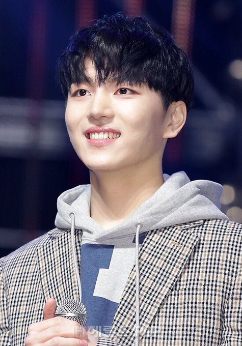 IIAMYI's tweet photo. Angelic smile😭💜💜 #RUNAWA #PENTAGON_RUNAWAY #DEMO_02 https://t.co/jEJmDxBXlc